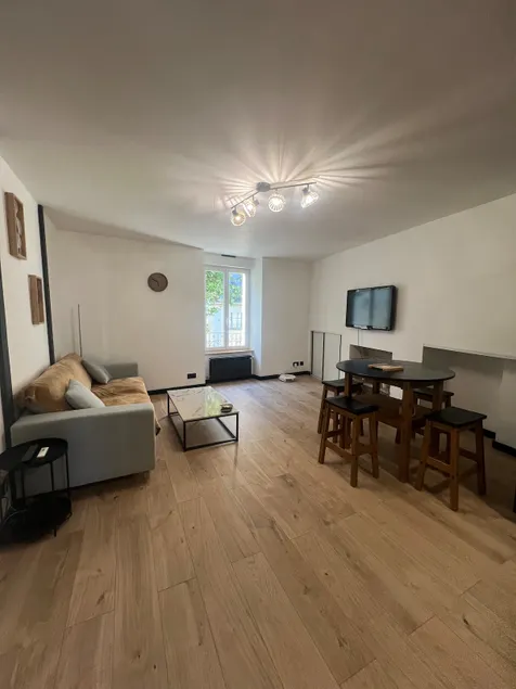 T3 Duplex Apartment + Parking - Image 1