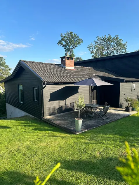 Close to the lake. Free parking and cleaning. - Image 1