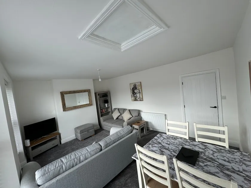 1 bedroom town centre flat sleeps 4 - Image 1