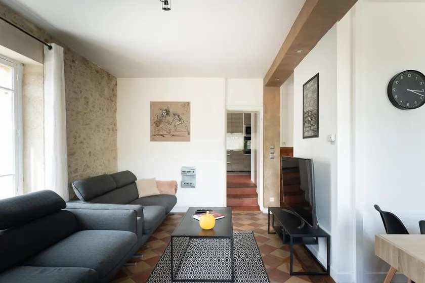 Large house for 13 people - 4 bedrooms - 9 beds - 3 bathrooms - 25 minutes from Asterix - Image 1