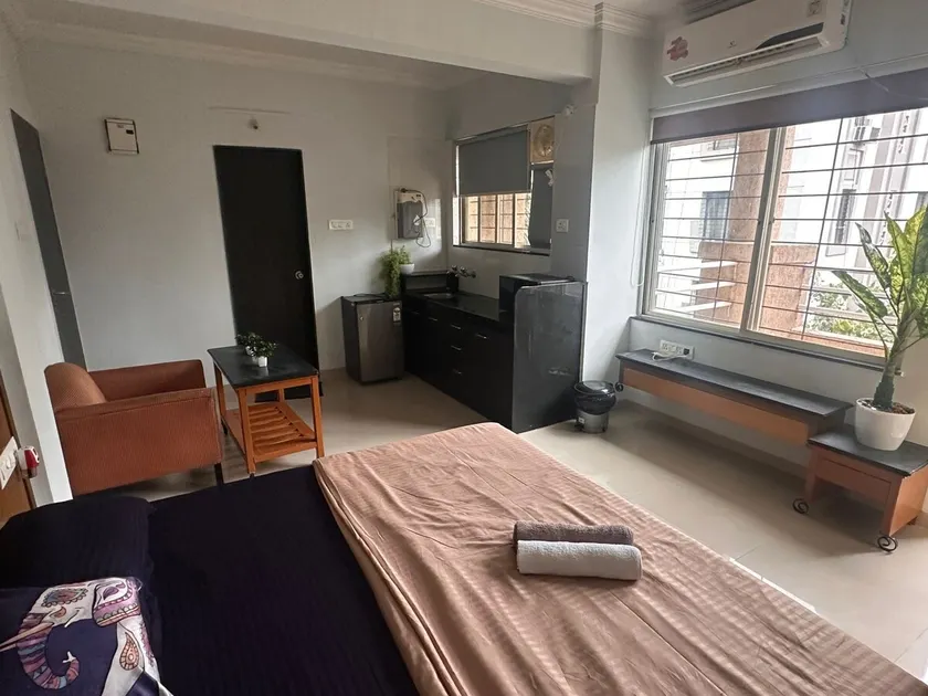 Sabr: Comfort Studio | AC WiFi Kitchenette Balcony - Image 1