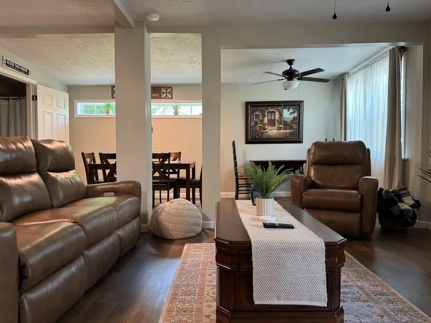 2 Beds 2 Bath close to everything. Comfy/Clean - Image 1