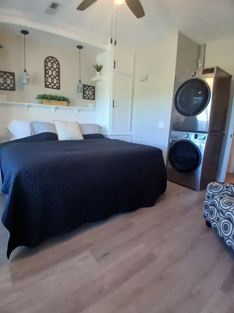 Updated 1 bedroom with laundry. - Image 1