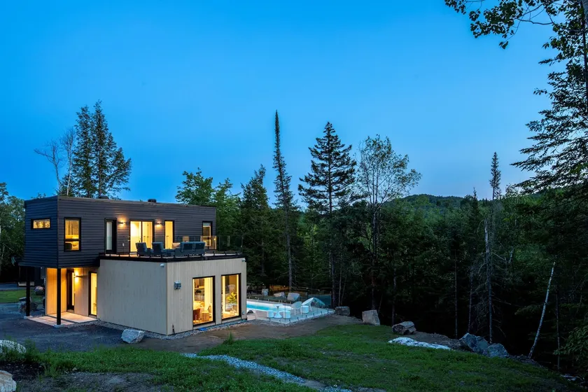 Le Rēva – Luxury, Sauna & Swimming Pool - Image 1