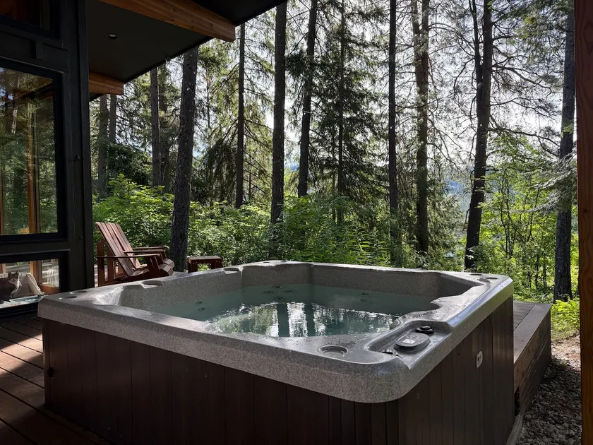 Osprey Acres: Modern Suite, HotTub, Hiking Trails - Image 1