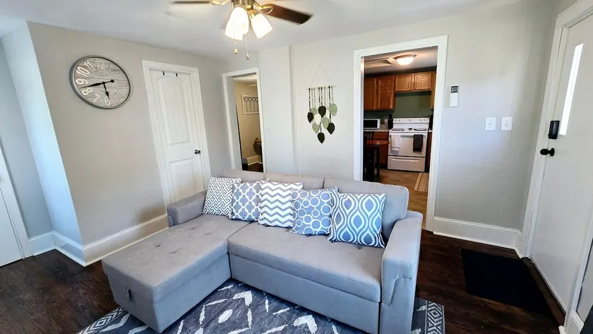 Cozy Historical Apartment - Image 1