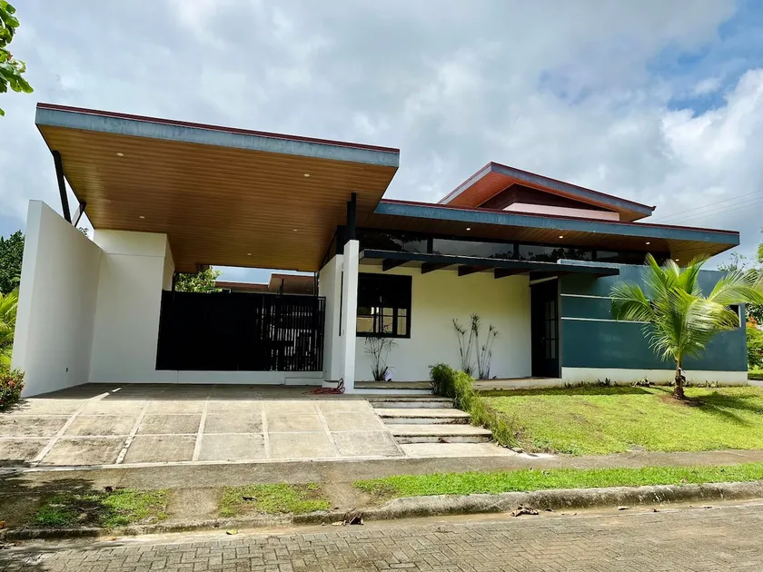 VillaVerde Beach House - Image 1