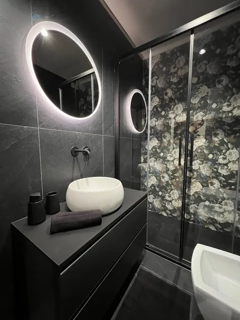 Snowblack Apartment Sauze D’Oulx - Image 1