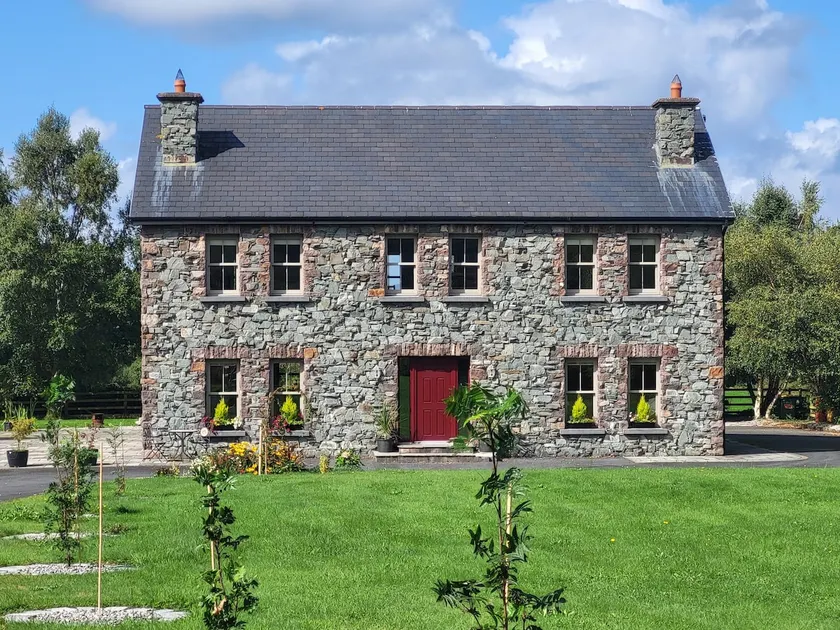 Reeks Country House - Image 1