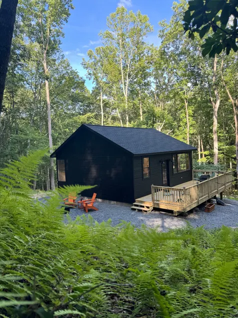 Serenity at Moonshine, modern and private getaway - Image 1