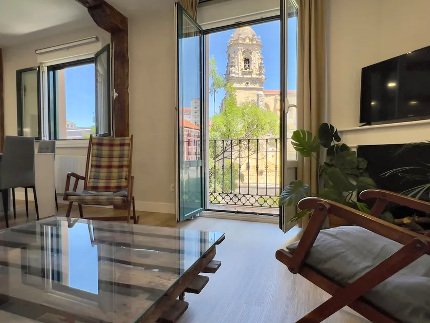 Bilbao Casco Viejo, overlooking the river. - Image 1