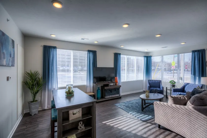 Cozy 2-Bedroom Condo in Vibrant Urban Omaha with Convenient Designated Parking - Image 1