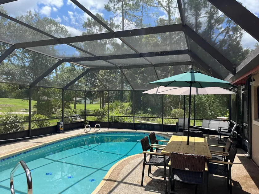 Golf course home with hot tub and heated pool - Image 1
