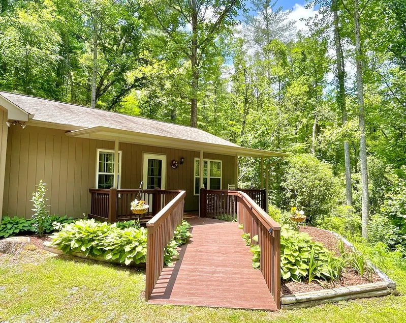 Cottage apartment in Horse Shoe - Image 1