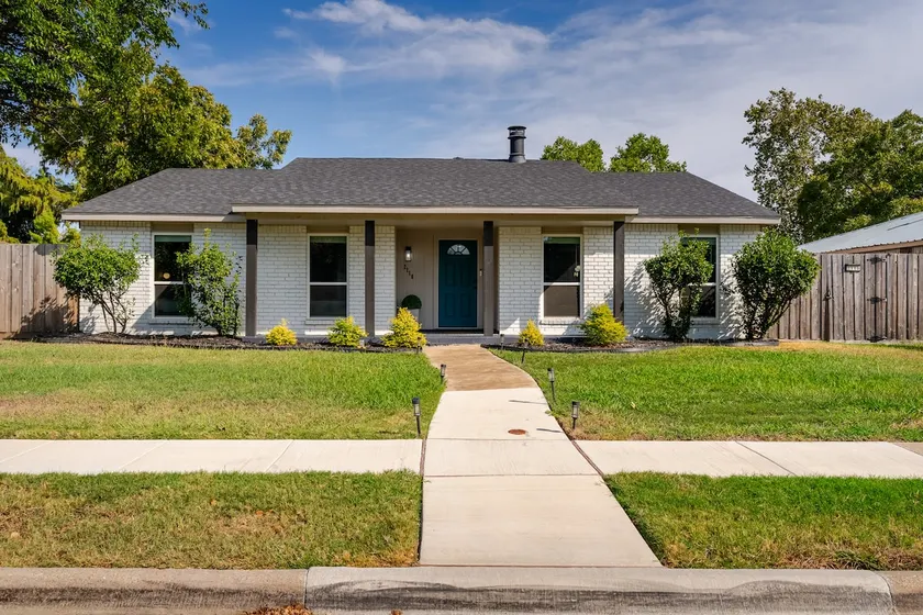 Mins to stadium, Speakeasy Gameroom & Heated Pool - Image 1