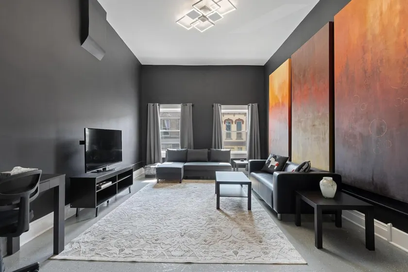 Luxury Black Downtown Apartment - Image 1