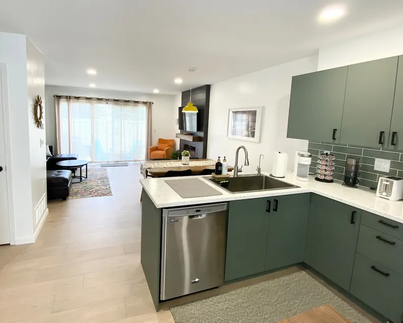 Modern & Cozy 2BR Townhouse - Image 1