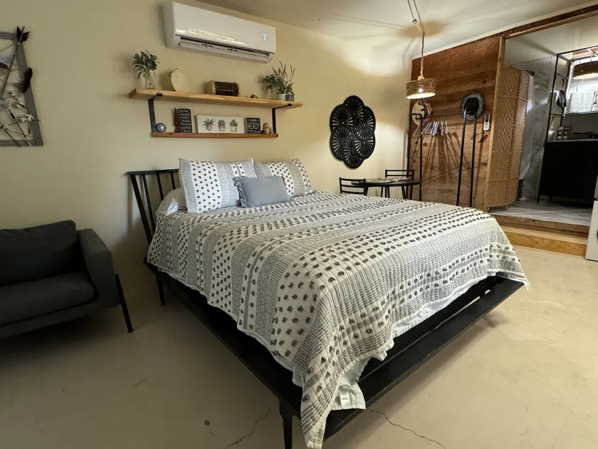 CASA SOL. Guest Room in downtown Del Rio - Image 1