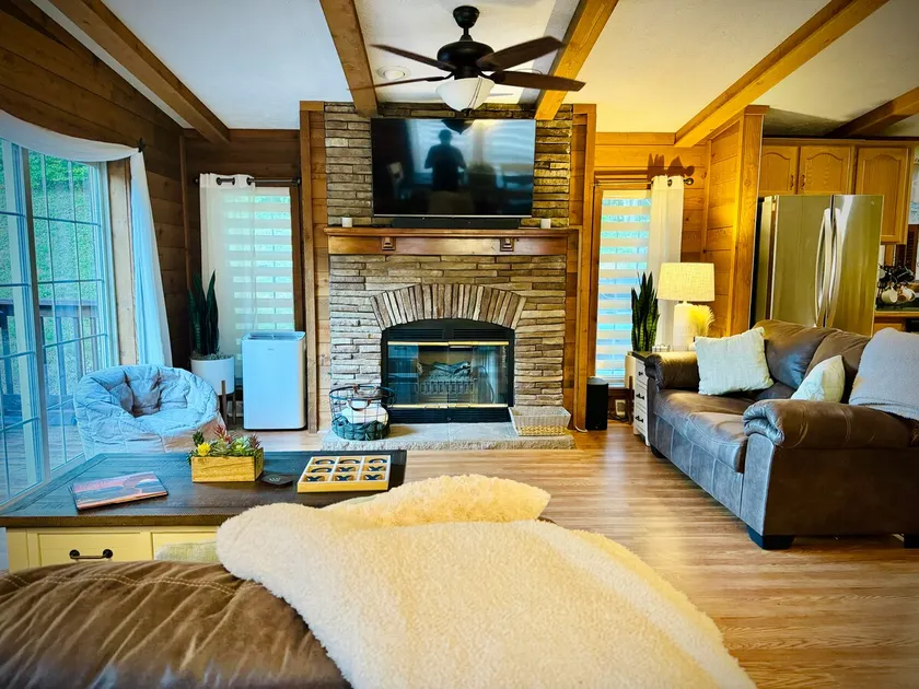 Cabin at Smokey Hollow - Image 1