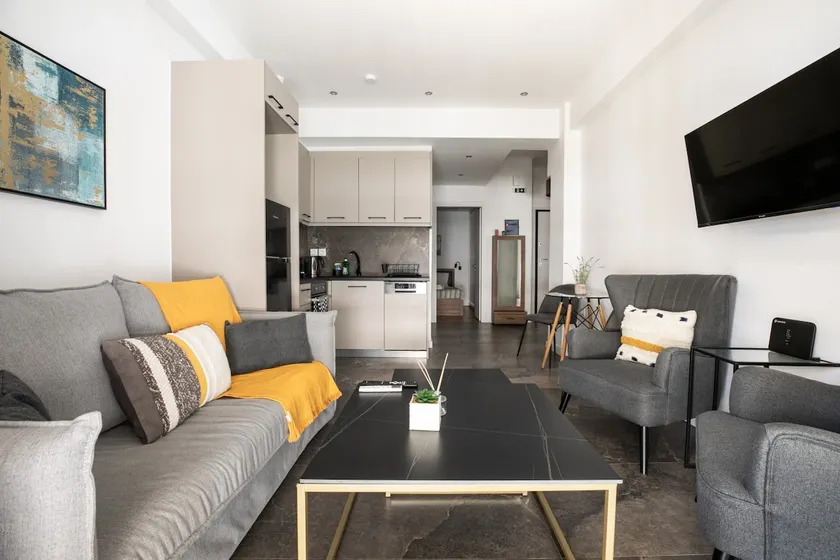 Glimmer 2-Bedroom Apartment in Athens - Image 1