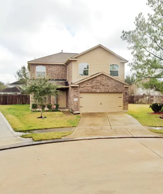 Spacious 4BR,Game RM, Huge Yard- Fam& Pet Retreat - Image 1