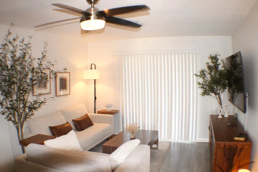 Cozy corner apt, 7MI from Disney - Image 1