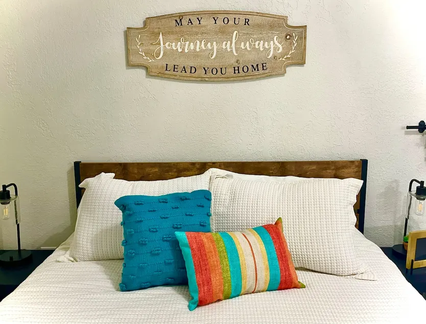 Perdido Bungalow - 1 Queen Bed - Image 1