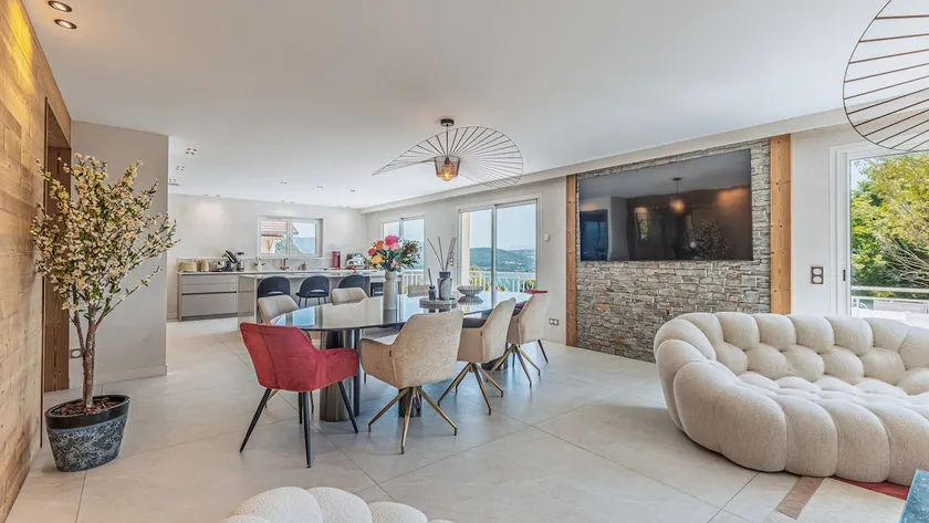 Panoramic Villa – Exceptional lake view - Image 1