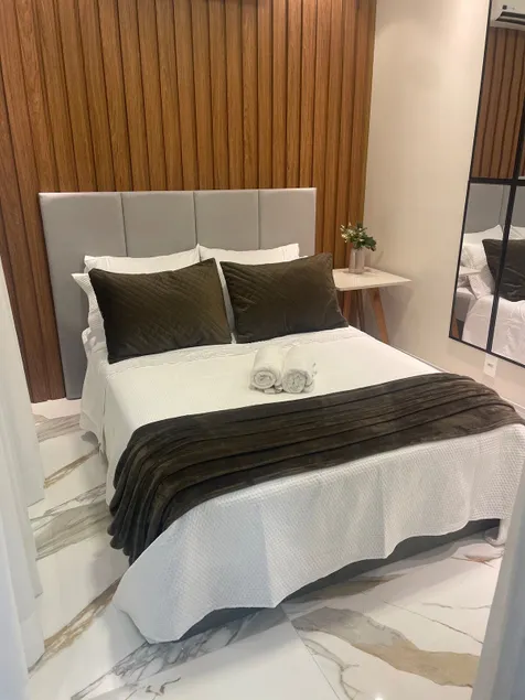 0809 - Sophistication and Comfort in One Place - Image 1