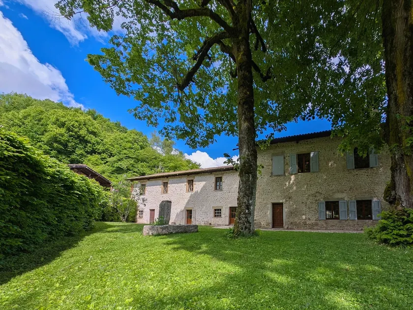 Chartreuse de la Sylve Bénite large capacity character cottage - Image 1
