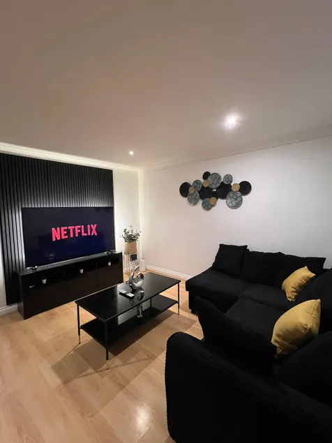 Luxury Flat close to City Centre & Docks - Image 1