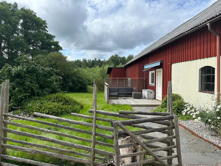 Private apartment in house on horse farm - Image 1