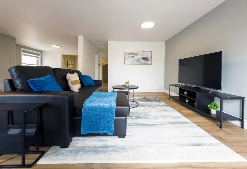 Pet Friendly Home Near Lock 32 & Beach Park - Image 1