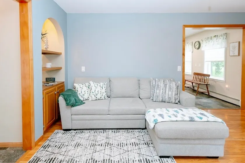 4bed Full House on Private Dr. w/ Large Yard - Image 1