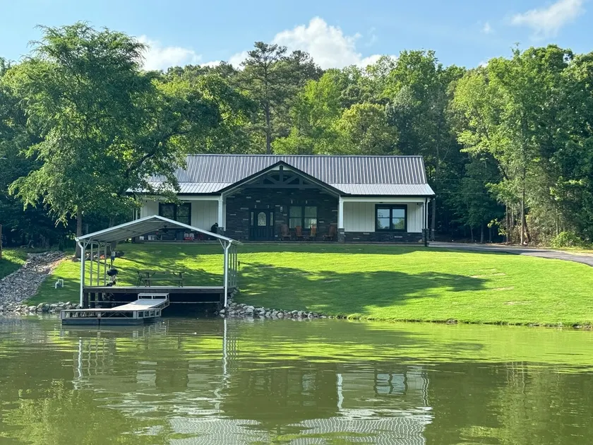 The Lake Shack on Lake Secession - Image 1