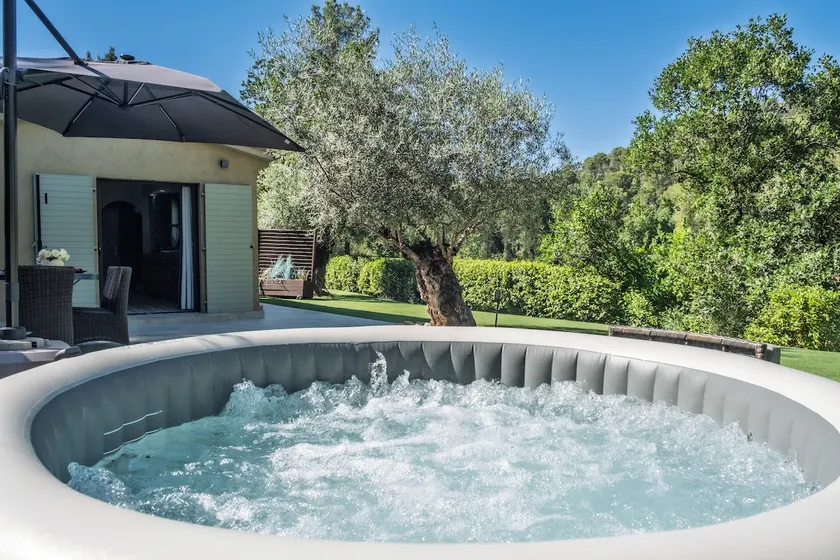 Air-conditioned house – HOT TUB BBQ - Image 1
