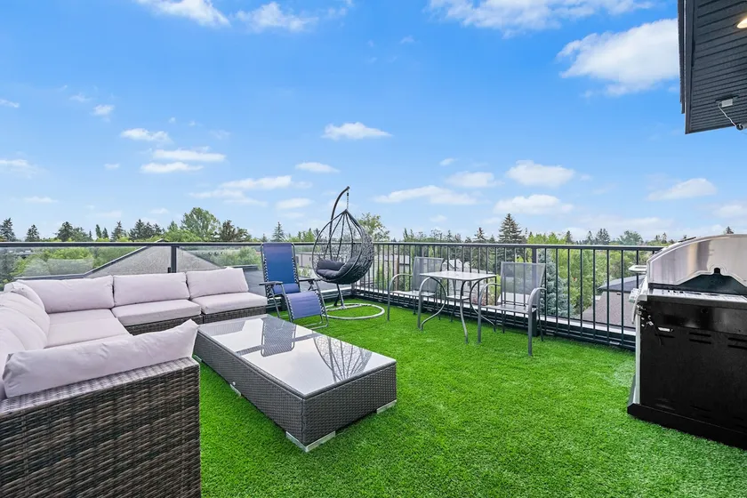 New 5Bd Rooftop Home Near Airport & Downtown - Image 1