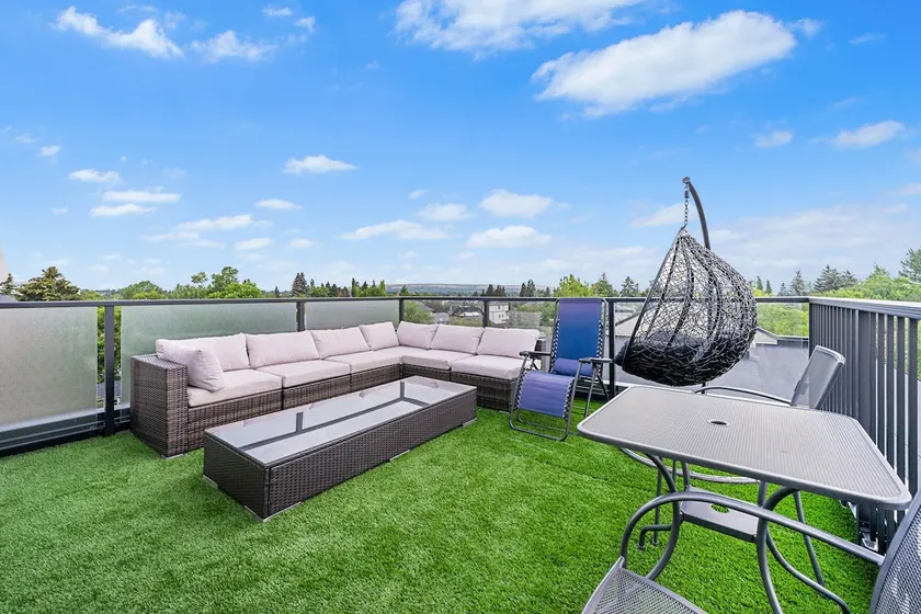 Exquisite 5Bd Rooftop Home Near Airport & Downtown - Image 1