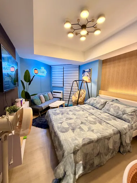 Free Breakfast! Spacious StudioCondo Azure North - Image 1