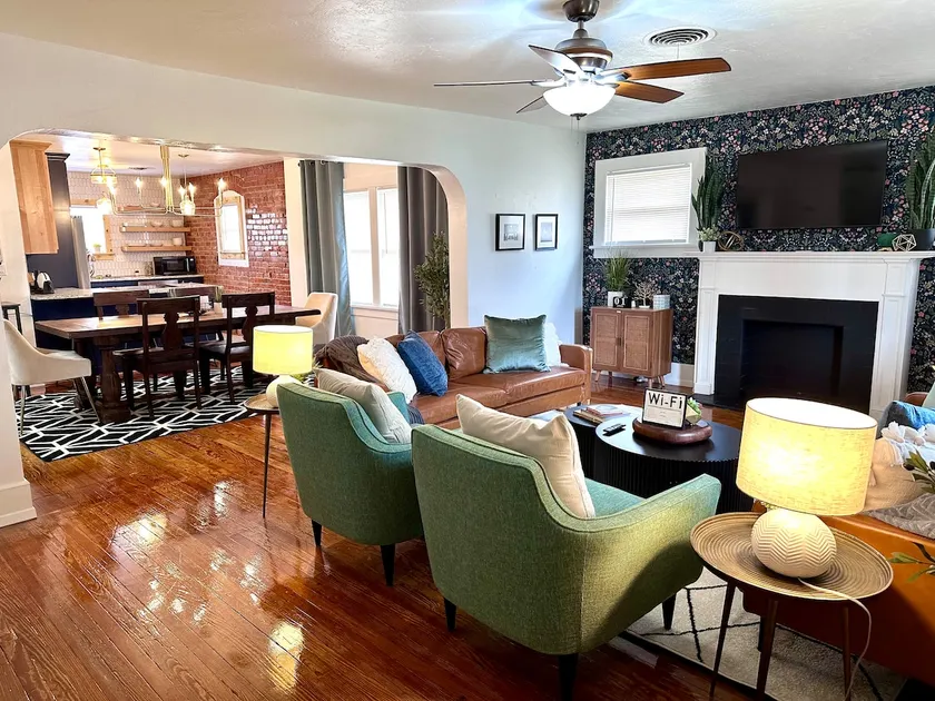 Downtown 1920’s Luxury - Breakfast and amenities! - Image 1