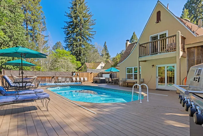 Lovely Tudor Home With Pool & Spa Near Russian River - Image 1