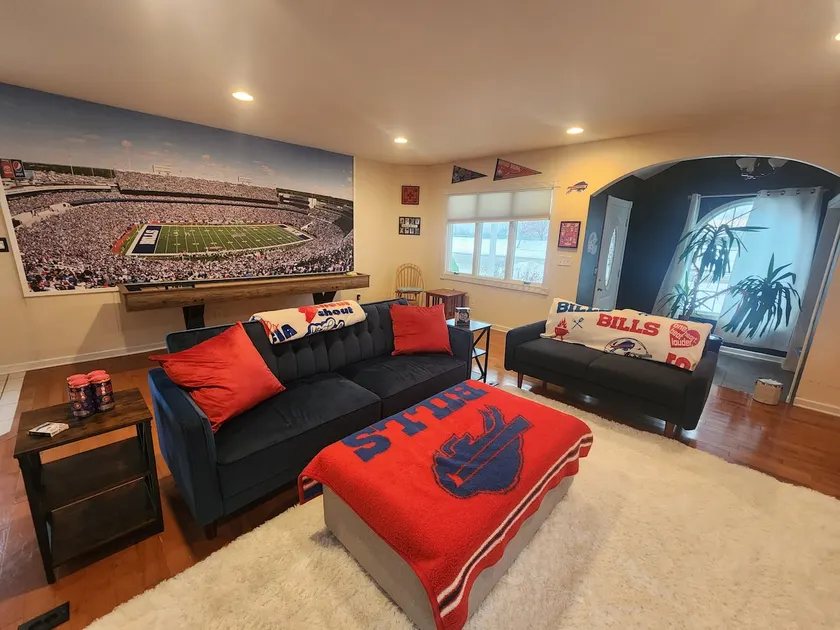 BuffaLove Family Freindly home w/ games & yard - Image 1