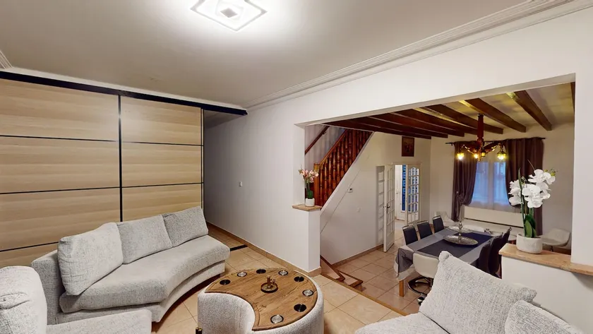 Chic, spacious accommodation close to Paris! - Image 1