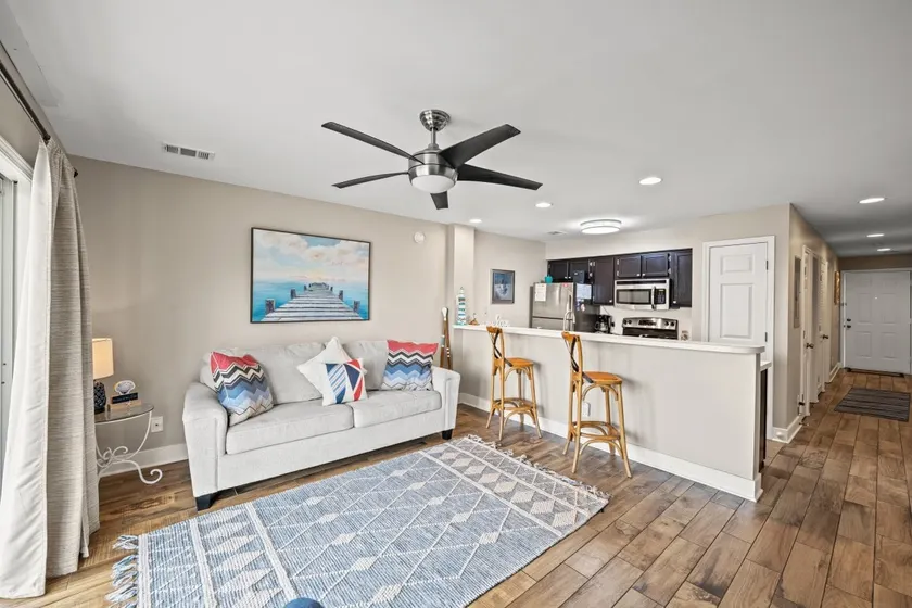 Breezy Oasis - Pool-Jacuzzi-Walk to Beach-Snowbird - Image 1