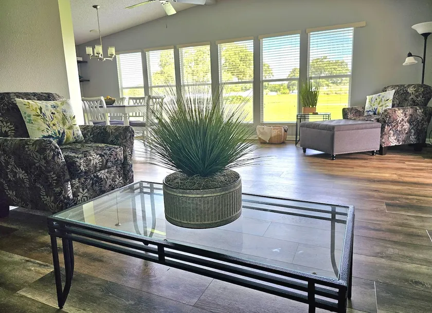 The Villages, Green View Cottage, in Silver Lake. - Image 1