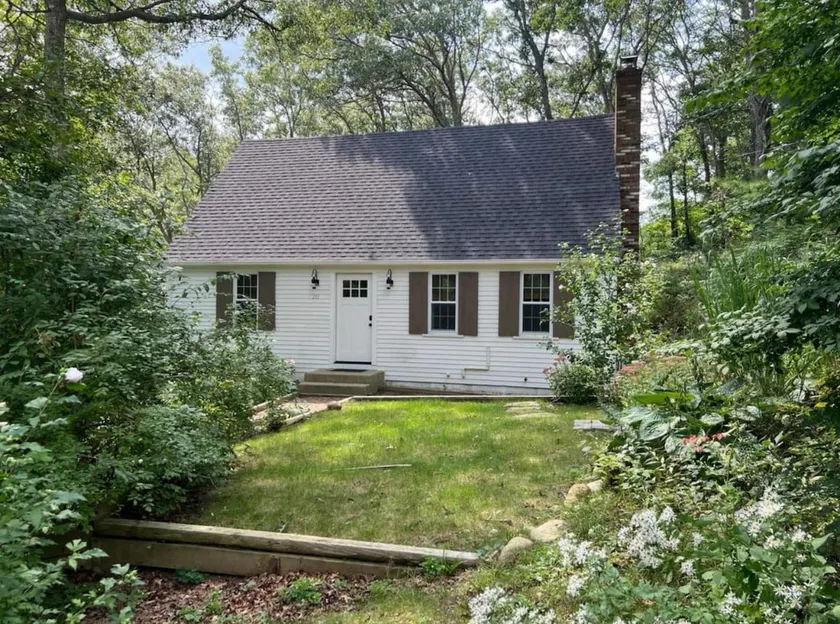The Cape Cottage - Firepit, Pets OK, Woodstove - Image 1