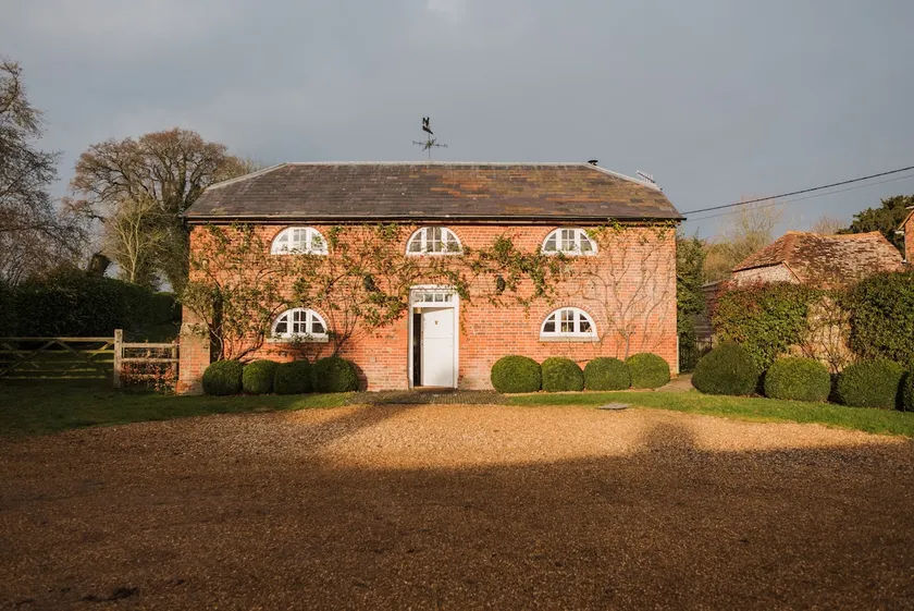 Charming Coach House with Hot Tub - Image 1