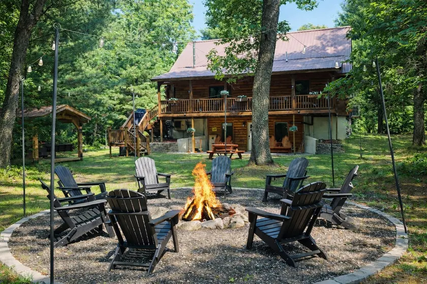Black Bear Retreat-Hot Tub, Fire Pit, Game Room - Image 1