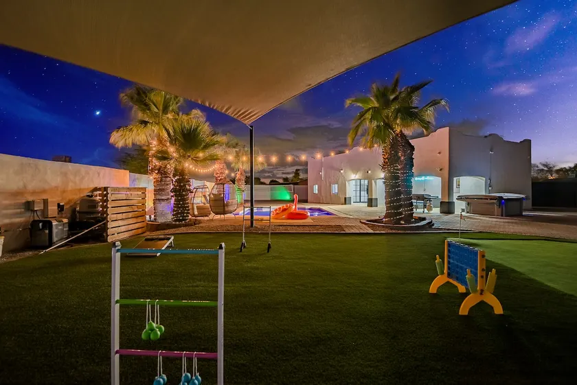 Luxury vacation rental, private resort backyard - Image 1