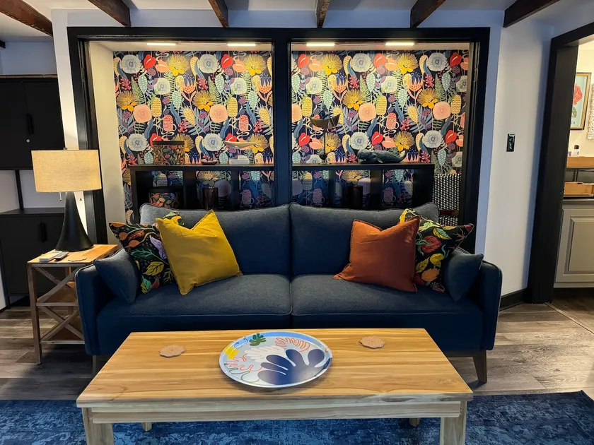 The Pearl: A hip & cozy canal-side apartment - Image 1
